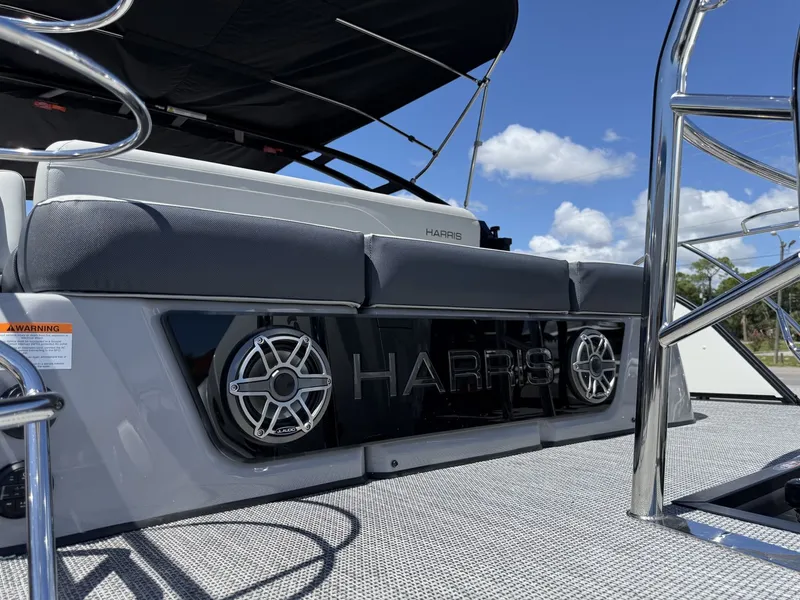 Slide: The Image of Harris Grand Mariner 250 2027 - 12