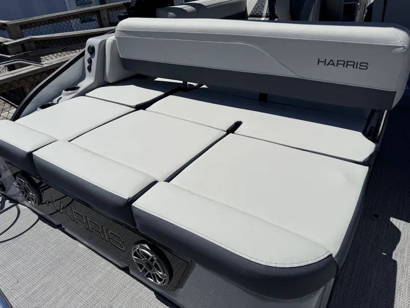Slide: The Image of Harris Grand Mariner 250 2027 - 46