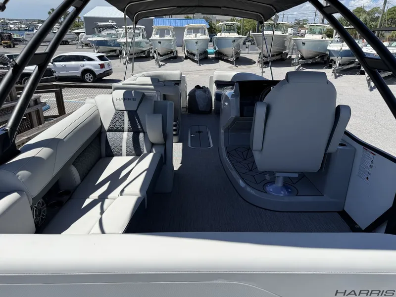 Slide: The Image of Harris Grand Mariner 250 2027 - 48