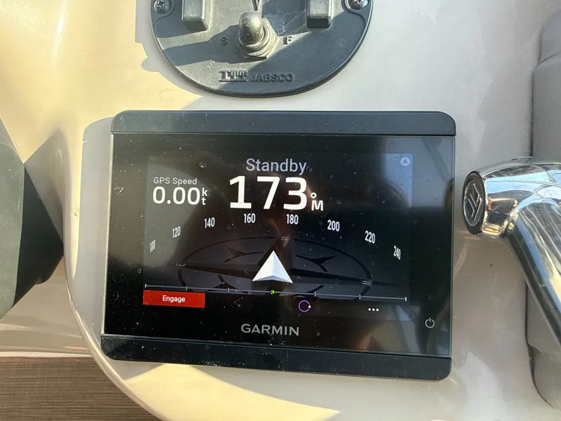 Slide: The Image of A Garmin navigation system displays standby mode with a heading of 173 degrees. - 30