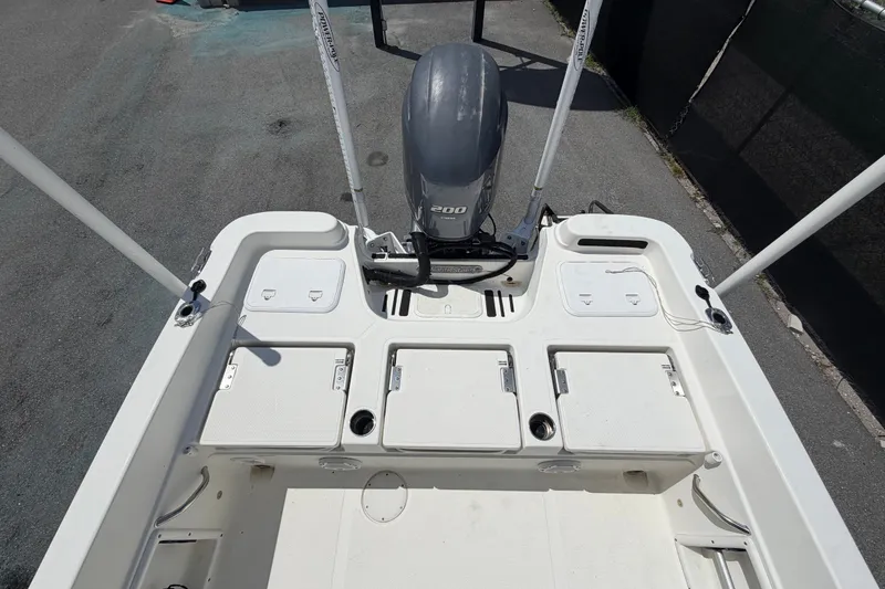 Slide: The Image of 2015 NauticStar 231 Coastal boat with Yamaha 200 engine, rear deck view. - 58