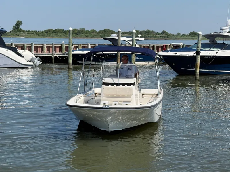 Slide: The Image of Boston Whaler 210 MONTAUK 2018 - 34