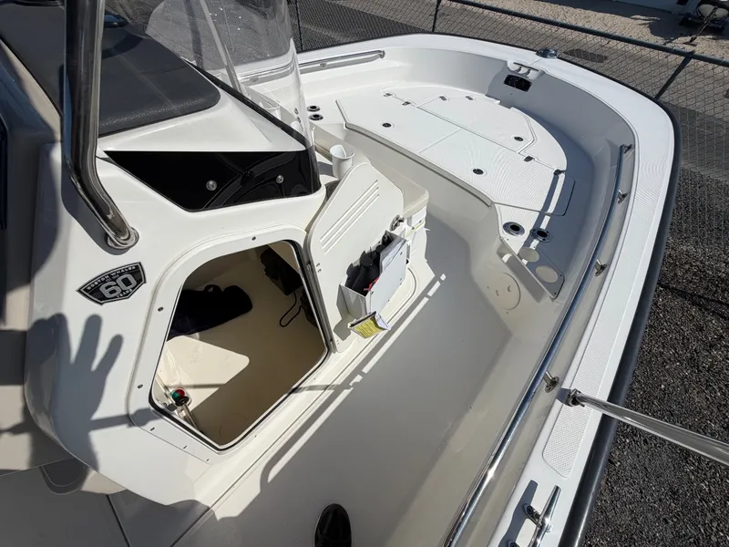 Slide: The Image of Boston Whaler 210 MONTAUK 2018 - 28