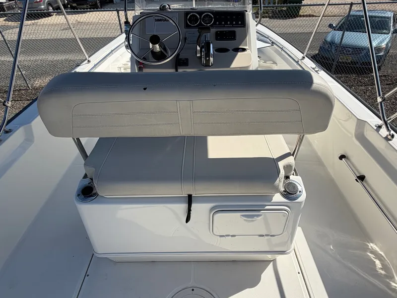 Slide: The Image of Boston Whaler 210 MONTAUK 2018 - 13
