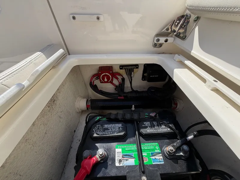 Slide: The Image of Boston Whaler 210 MONTAUK 2018 - 30