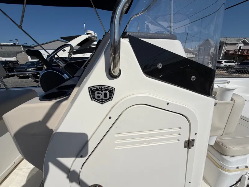 Slide: The Image of Boston Whaler 210 MONTAUK 2018 - 27