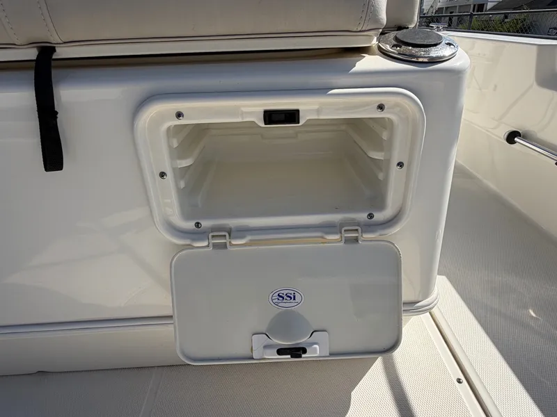 Slide: The Image of Boston Whaler 210 MONTAUK 2018 - 14