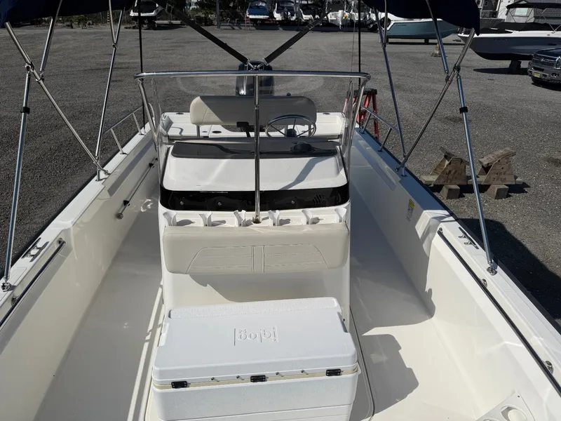 Slide: The Image of Boston Whaler 210 MONTAUK 2018 - 19