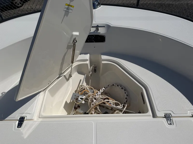 Slide: The Image of Boston Whaler 210 MONTAUK 2018 - 23
