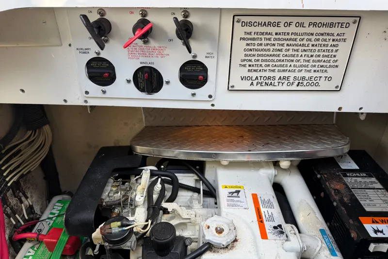 Slide: The Image of Control panel and engine of a 2003 Formula 37 Performance Cruiser with oil discharge warning. - 59