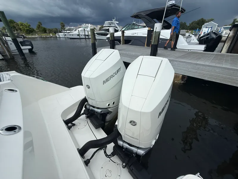Slide: The Image of Boston Whaler 330 Vantage 2027 - 21