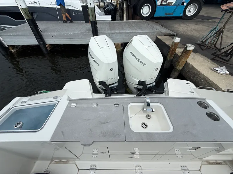 Slide: The Image of Boston Whaler 330 Vantage 2027 - 18