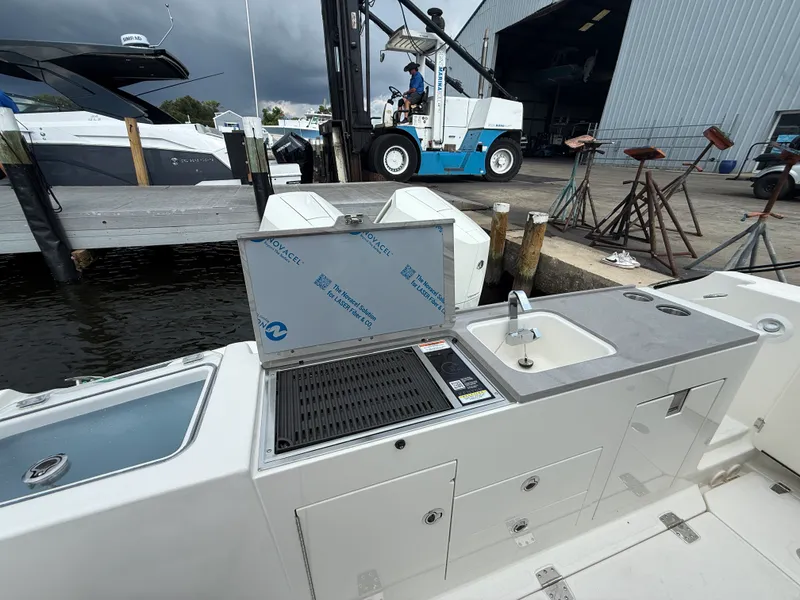 Slide: The Image of Boston Whaler 330 Vantage 2027 - 19