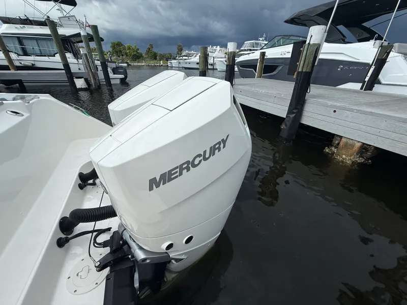 Slide: The Image of Boston Whaler 330 Vantage 2027 - 22