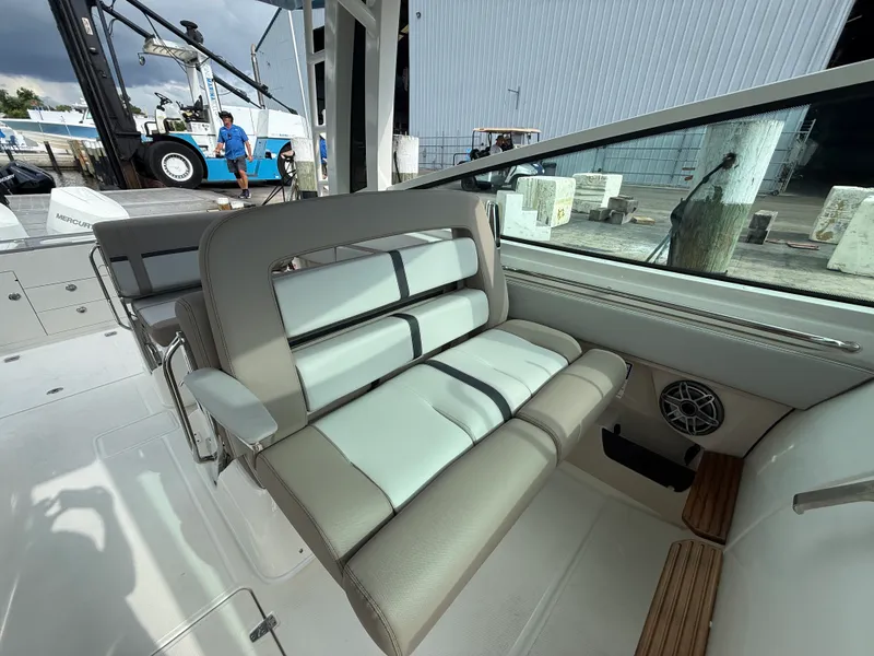 Slide: The Image of Boston Whaler 330 Vantage 2027 - 13