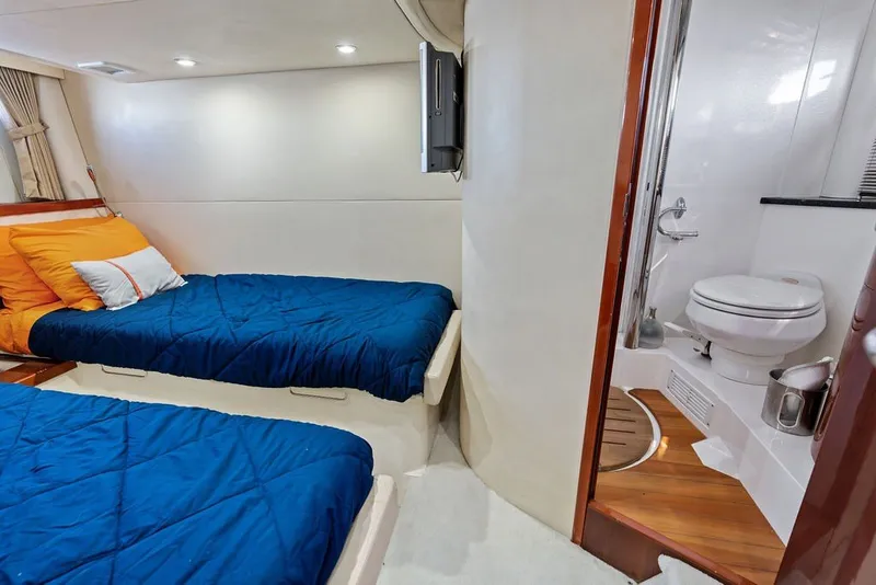 Slide: The Image of Interior of 2006 Fairline Targa 47 GT yacht with twin beds and ensuite bathroom. - 58