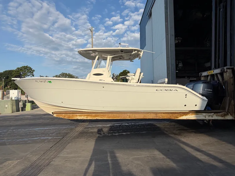 Slide: The Image of Cobia 262 Center Console 2020 - 43