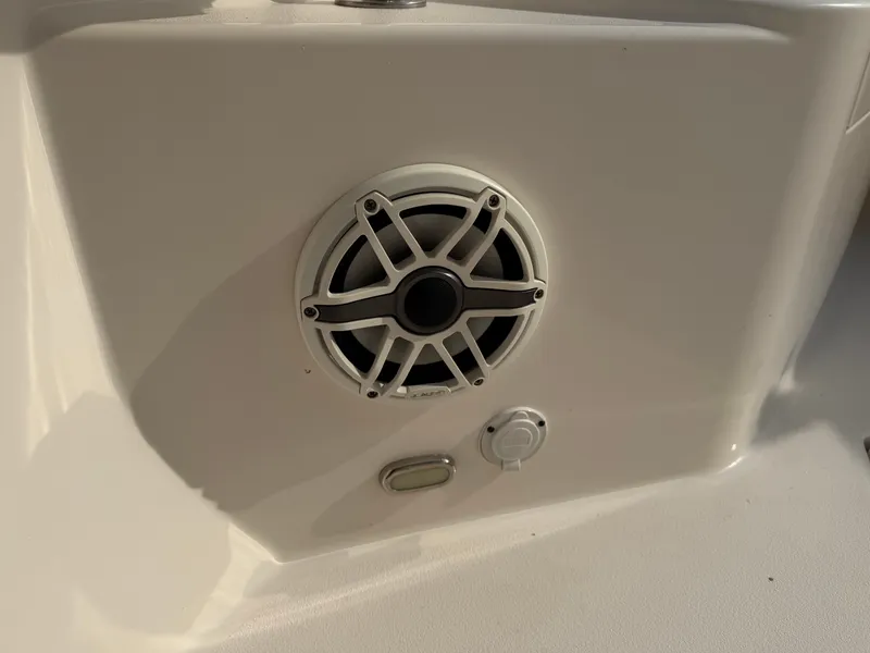 Slide: The Image of Cobia 262 Center Console 2020 - 38