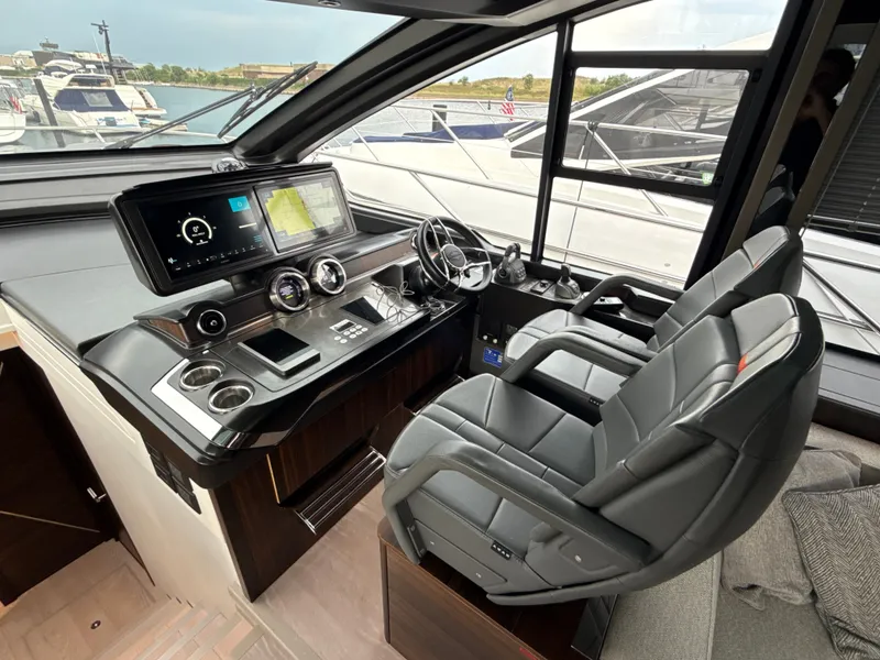 Slide: The Image of Sunseeker Predator 65 2023 - 28