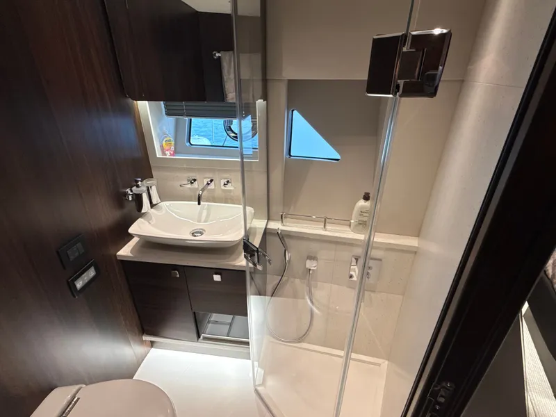 Slide: The Image of Sunseeker Predator 65 2023 - 85
