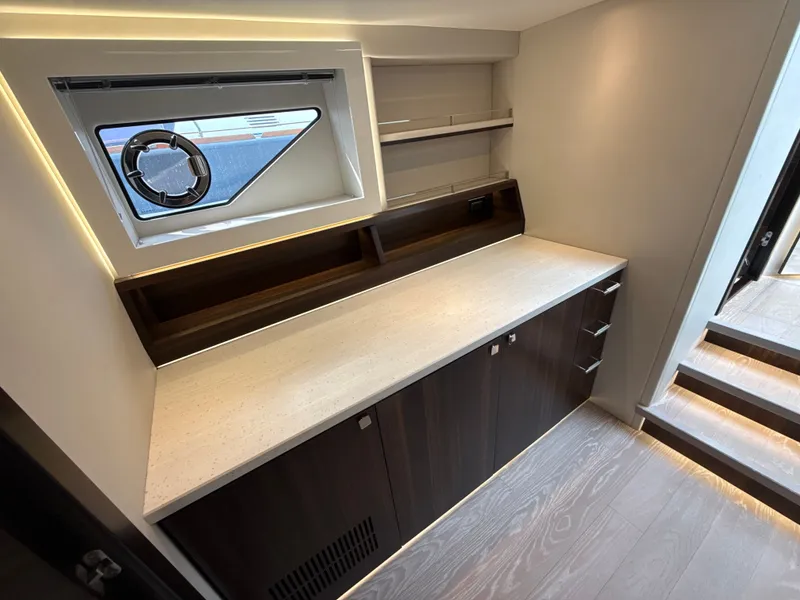 Slide: The Image of Sunseeker Predator 65 2023 - 40