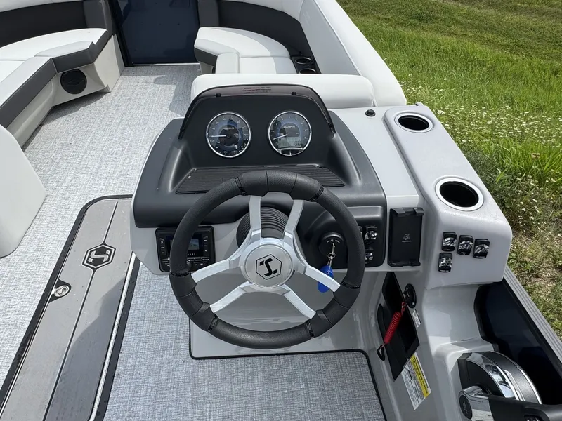 Slide: The Image of Harris Cruiser 230 2026 - 11