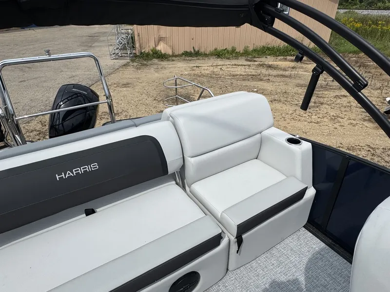 Slide: The Image of Harris Cruiser 230 2026 - 7