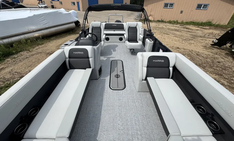 Slide: The Image of Harris Cruiser 230 2026 - 23