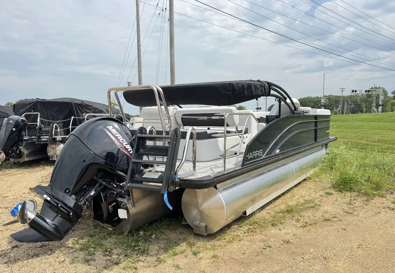 Slide: The Image of Harris Cruiser 230 2026 - 1