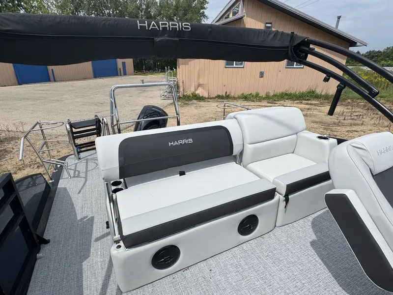 Slide: The Image of Harris Cruiser 230 2026 - 5
