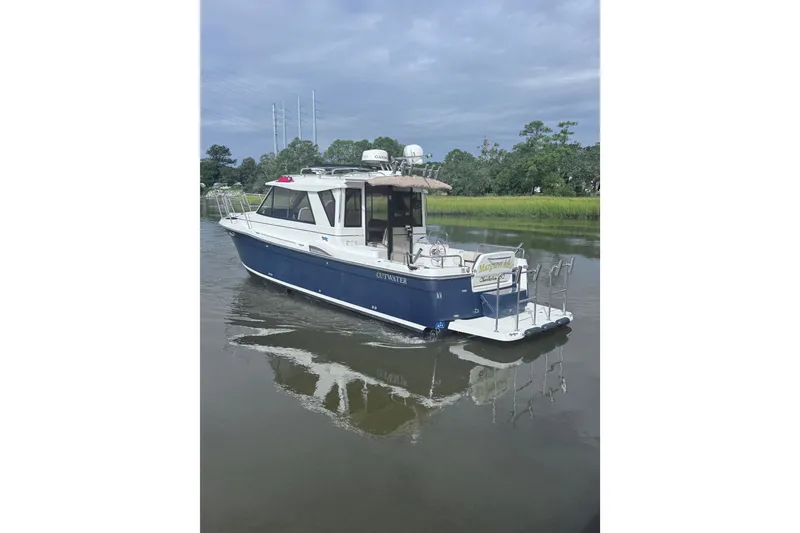 Slide: The Image of 2016 Cutwater C-28 boat aft shot - 5