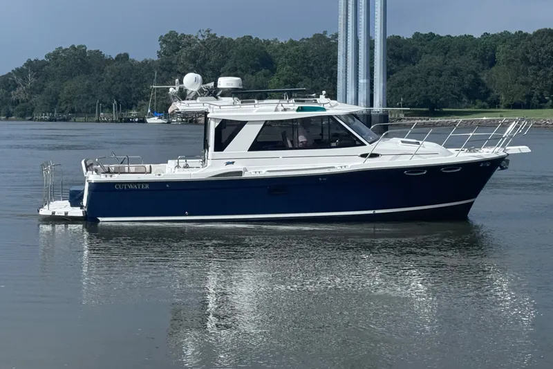 Slide: The Image of 2016 Cutwater C-28 starboard profile - 4