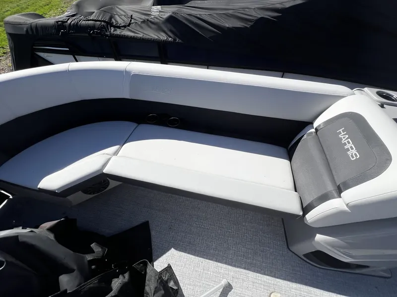 Slide: The Image of Harris Cruiser 230 2026 - 8