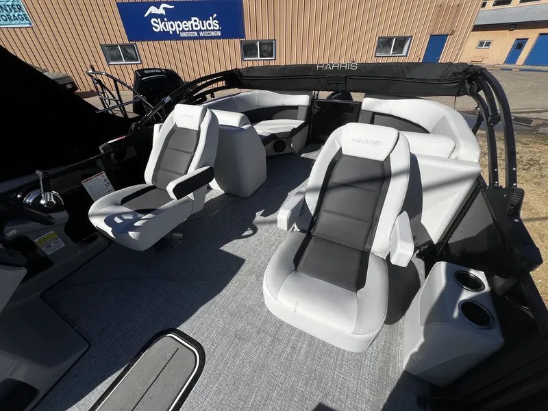 Slide: The Image of Harris Cruiser 230 2026 - 9