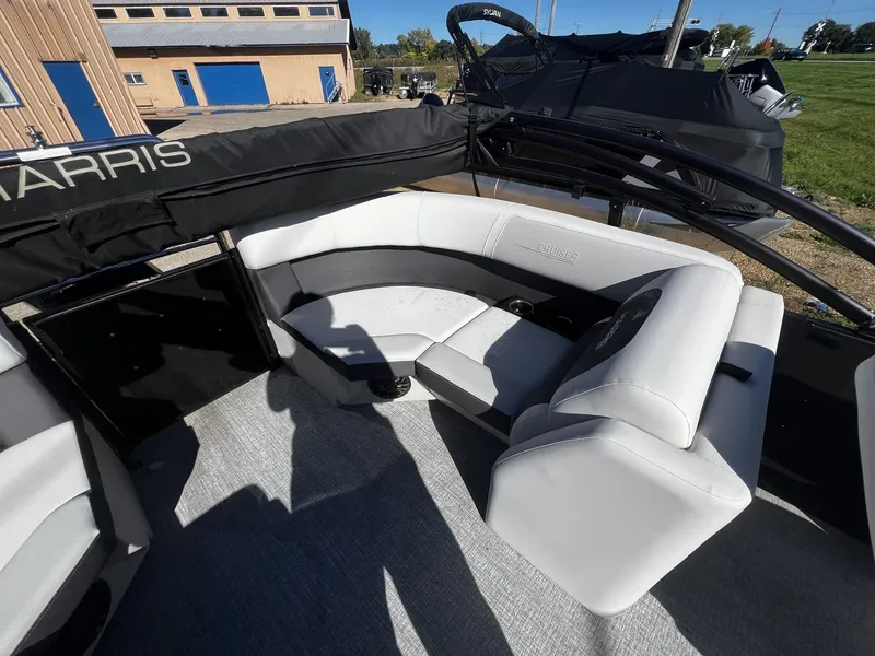 Slide: The Image of Harris Cruiser 230 2026 - 7