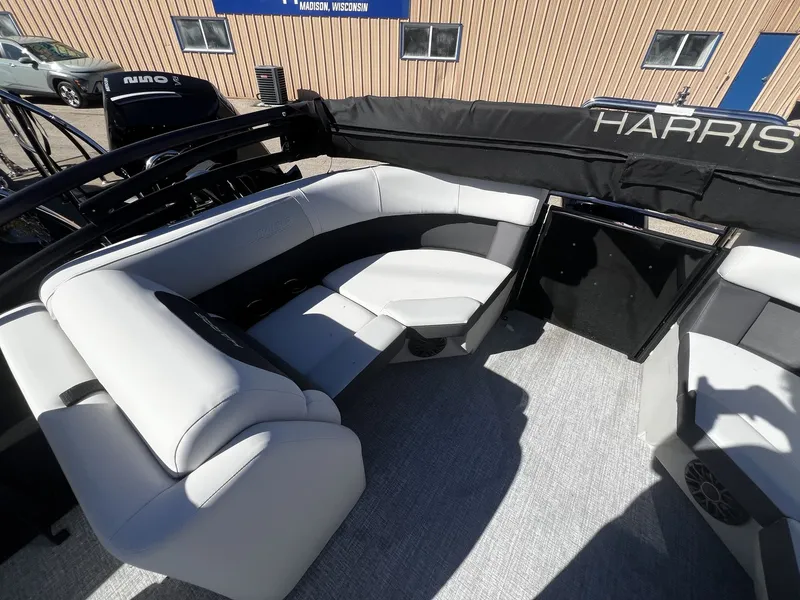 Slide: The Image of Harris Cruiser 230 2026 - 6