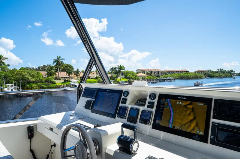 Slide: The Image of Flybridge Helm 3 - 40