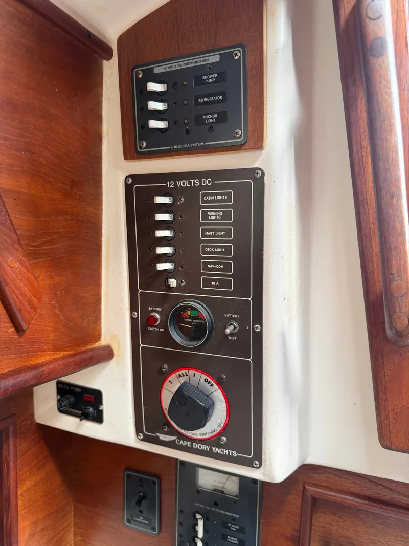 Slide: The Image of Cape Dory Cutter 1986 - 17
