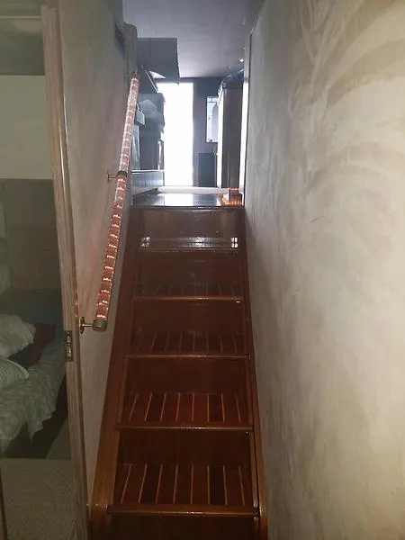 Slide: The Image of Treppe mit Holzgeländer in einer Yacht, führt zu einem helleren Bereich. - 38