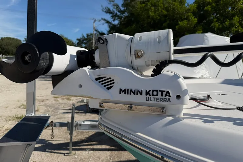 Slide: The Image of Minn Kota Ulterra motor on 2021 Caymas 28 HB boat, parked outdoors. - 30