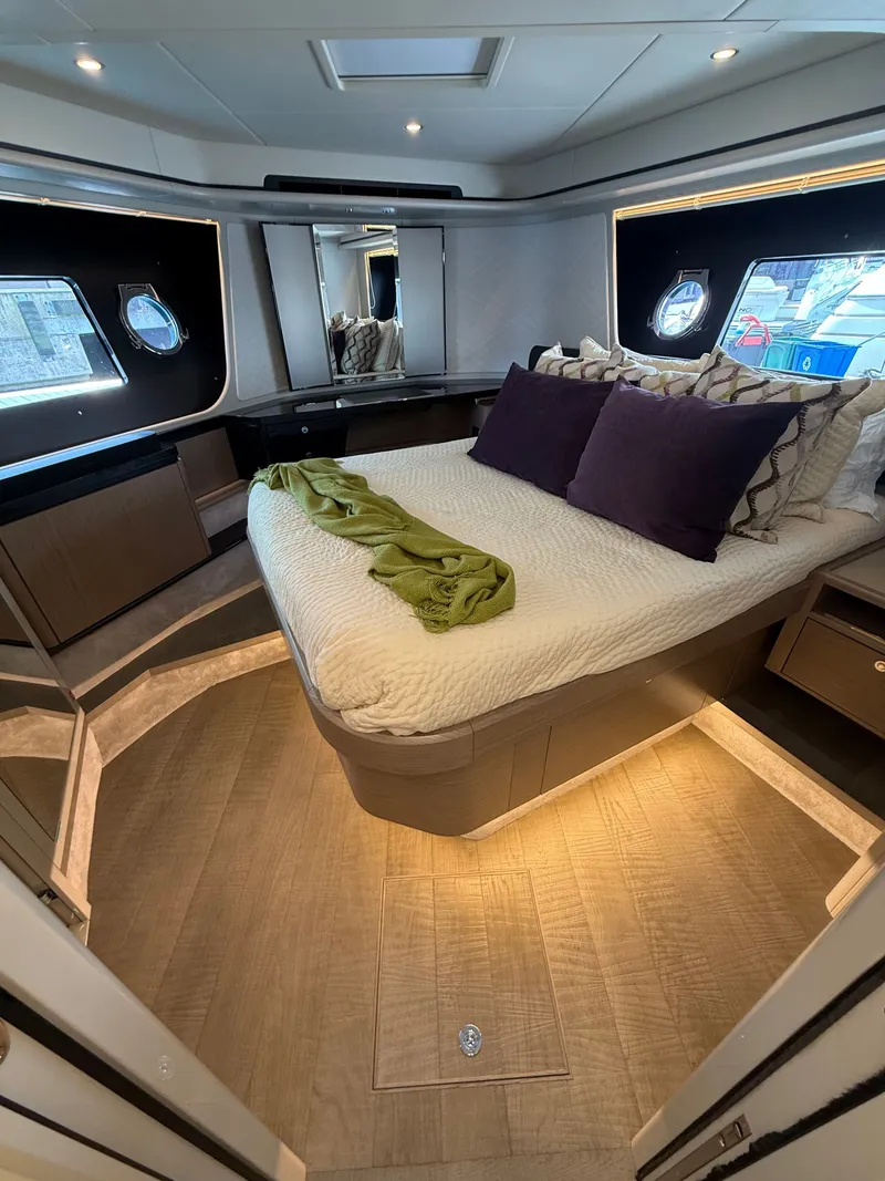 Slide: The Image of Absolute 62 Fly 2022 - 50