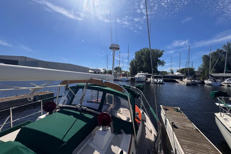 Slide: The Image of Sailboat Tashing Tashiba 31, 1986 model, docked at a sunny marina with clear skies. - 36