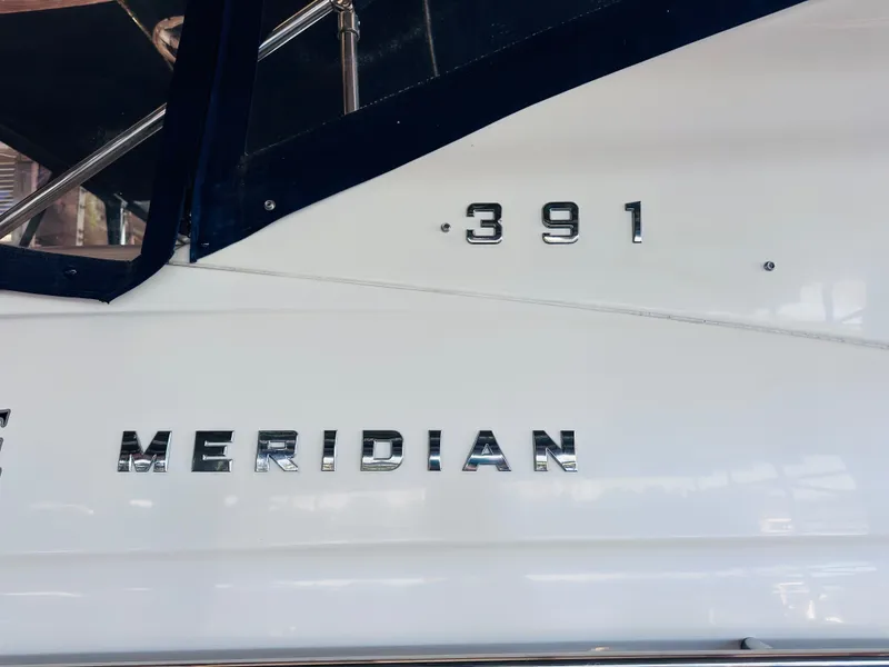 Slide: The Image of Meridian 391 Sedan 2009 - 64