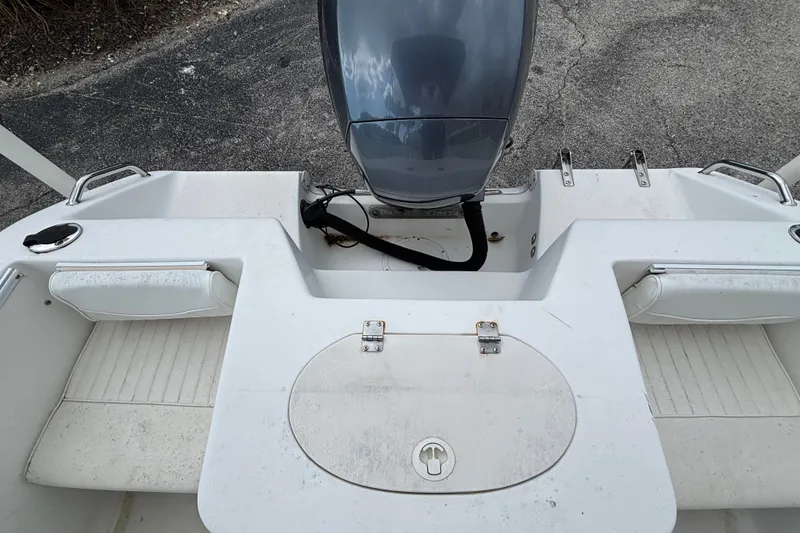 Slide: The Image of 2006 Sea Hunt Triton 186 boat stern view with motor and seating. - 10