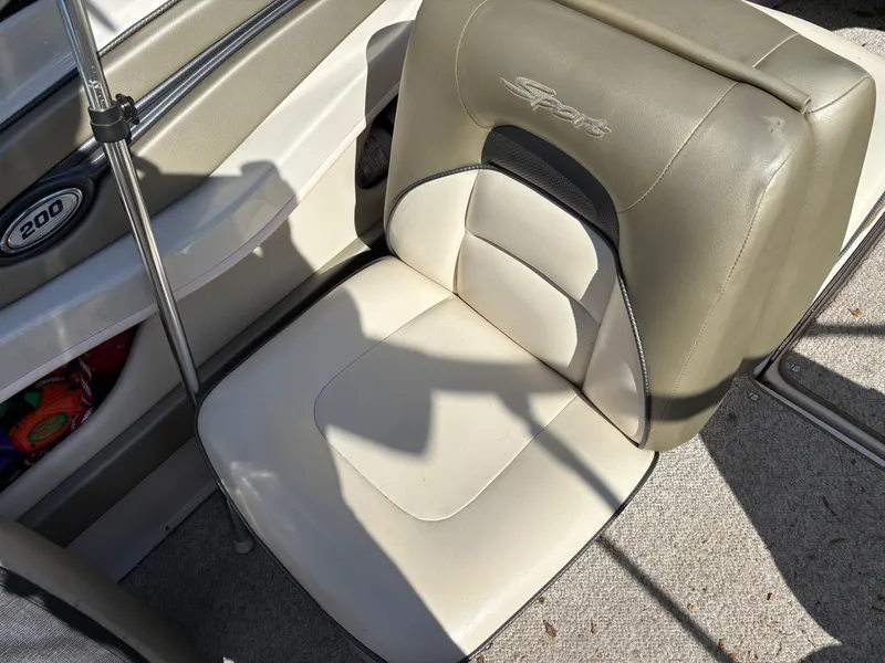 Slide: The Image of Sea Ray 200 SPORT 2005 - 15