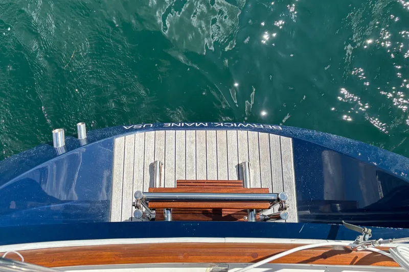 Slide: The Image of Top view of a 2002 Sabre 402 yacht's stern, with sparkling water below. - 81