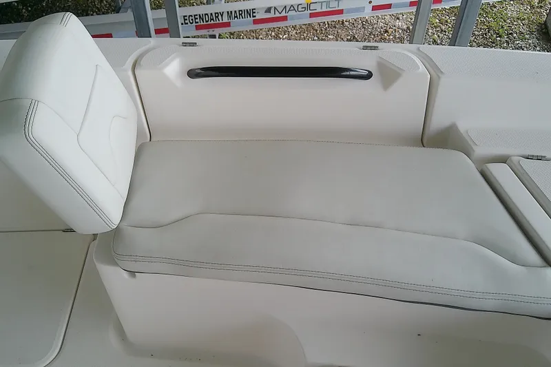 Slide: The Image of White seating area on a 2022 Sea Cat 260 boat. - 38