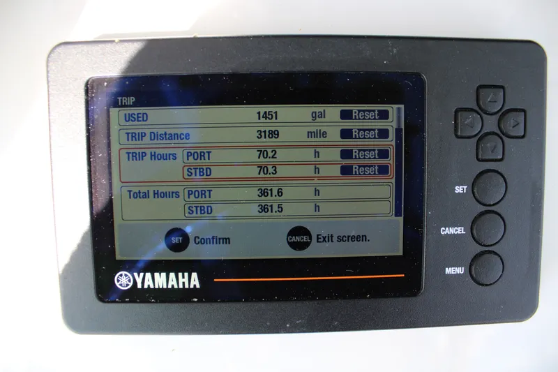 Slide: The Image of Yamaha boat display showing trip data for 2019 Sea Hunt Gamefish 25. - 18