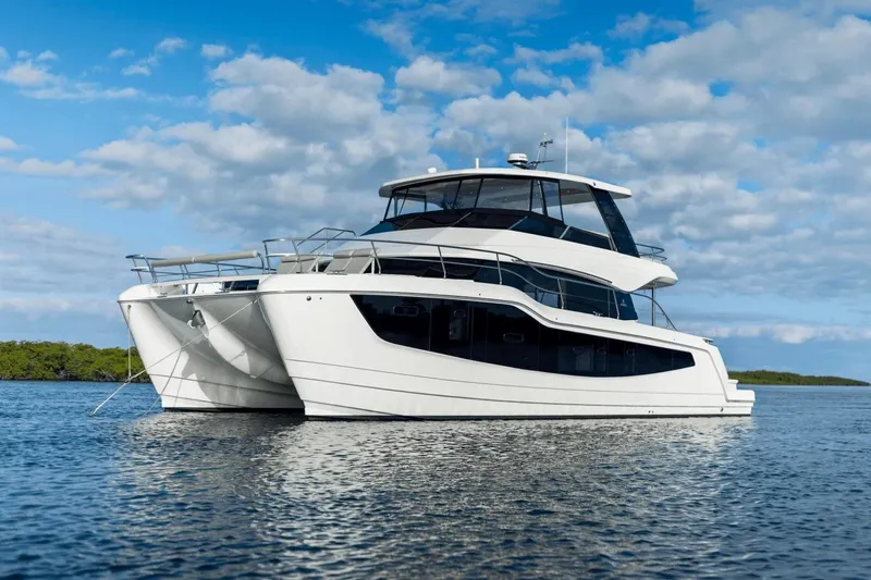 Slide: The Image of Aquila 50 Yacht 2026 auf ruhigem Wasser unter blauem Himmel. - 4