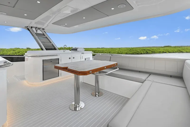 Slide: The Image of Interior lujoso del yate Aquila 50 2026 con comodidades modernas. - 22